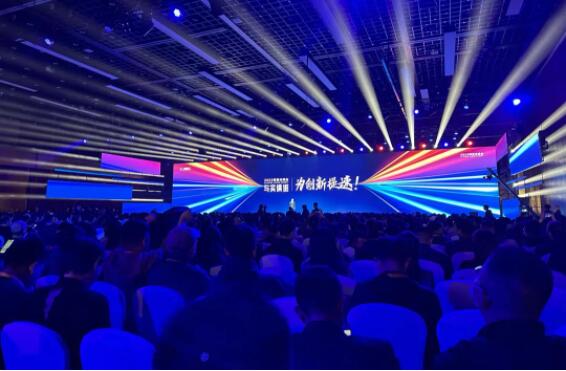 华工正源总经理胡长飞出席2023阿里云峰会并作主题报告